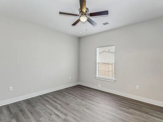 Building Photo - 3604 W 45th St S