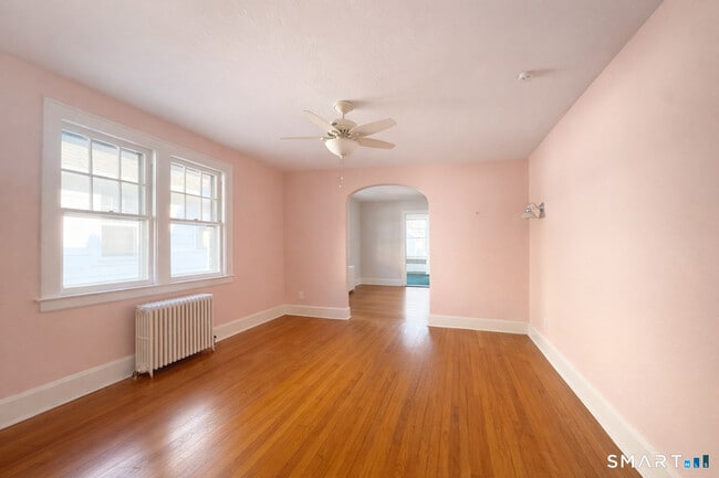 Building Photo - 40 Orchard Pl