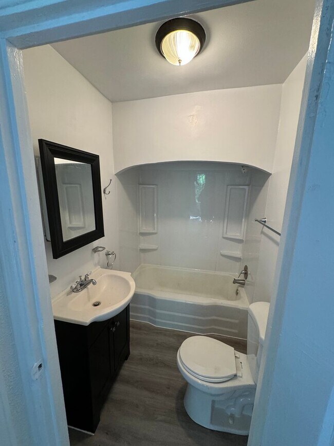 Building Photo - Charming 2 Bedroom, 1 Bath Apartment | Carlisle Area Schools!