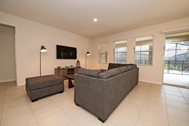 Building Photo - 5277 Oakbourne Ave