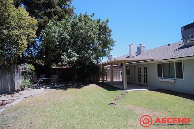 Building Photo - Remarkable Home Near Old River and White Ln!