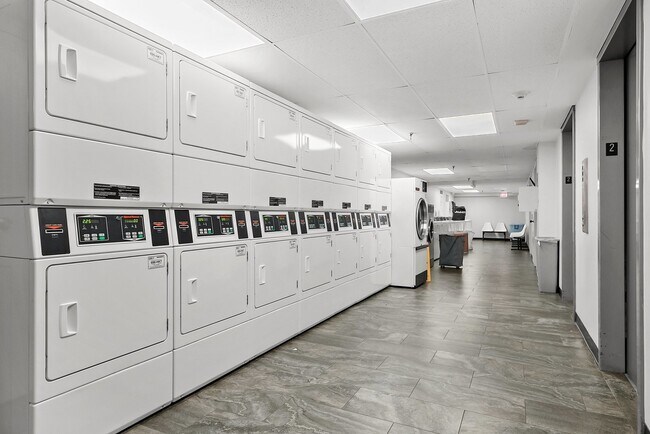 Building Photo - 1212N N La Salle Dr