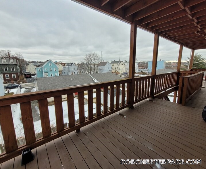 Building Photo - 42 Fenton St