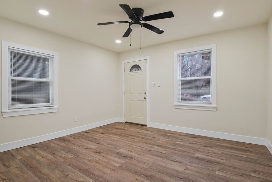 Building Photo - 3427 B St SE