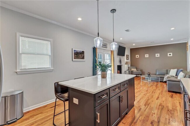 Building Photo - 2418 Bollingbrook Dr SW