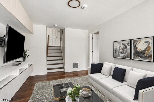 Building Photo - 32 Brantwood Pl