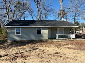 Building Photo - Go Yard!