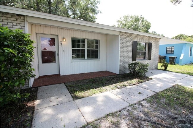 Building Photo - 701 Swiss Dr