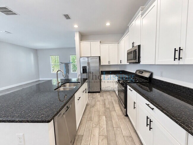 Building Photo - 15813 Sweet Lemon Way