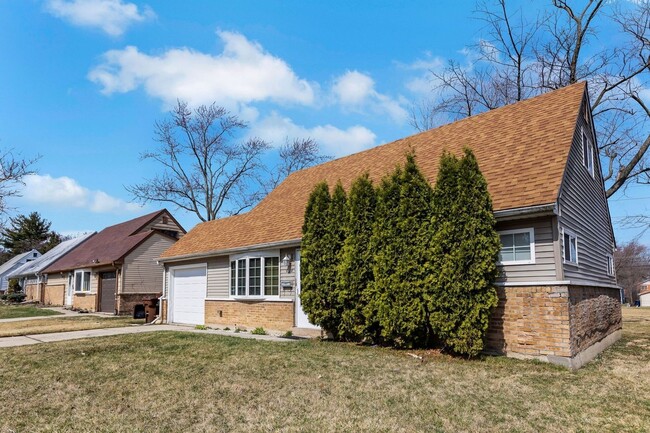 Building Photo - Charming 4BR House in Park Forest