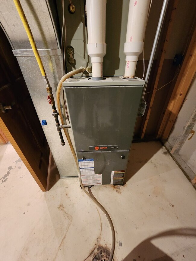 Building Photo - 4021 Sandalwood Drive