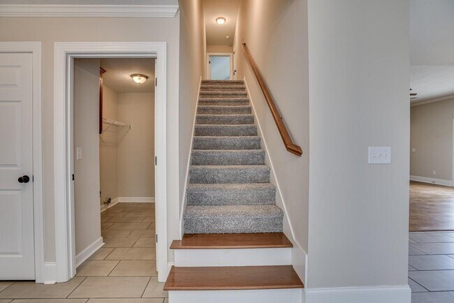 Building Photo - 233 Carlow Dr