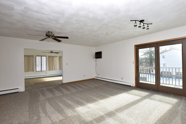 Living room. - 3571 Smith Dr