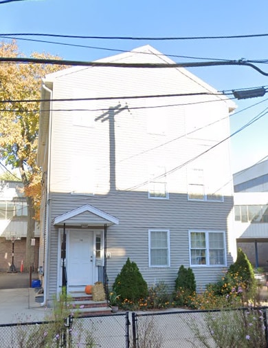 Building Photo - 11 Barrows St