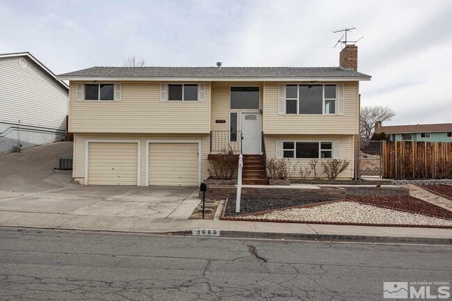 Building Photo - 3686 4th St