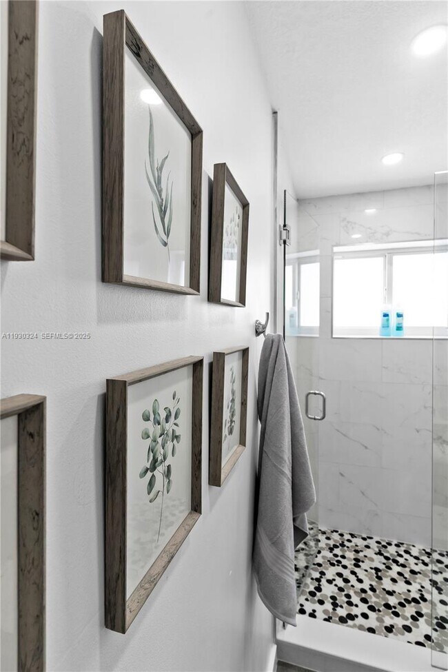 Building Photo - 617 NW 30th Ct