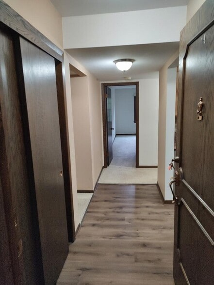 Entry - 2076 Chateau Ct