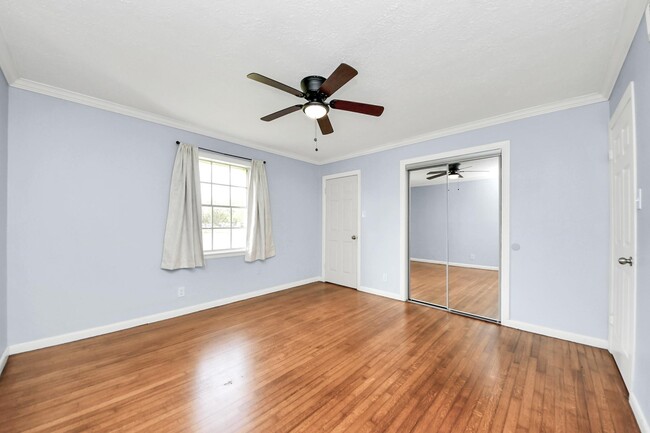 Building Photo - 2513 Leslie St