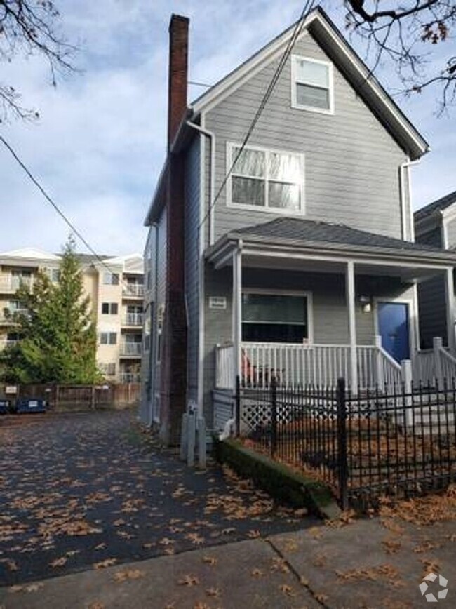 Building Photo - Recently Remodeled One Bedroom in Goose Ho...