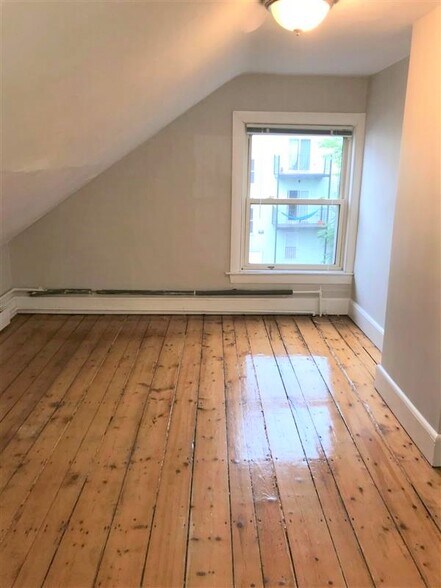 Building Photo - 9 Elmer St