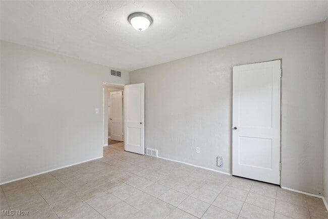 Building Photo - 27240 Markbarry Ave