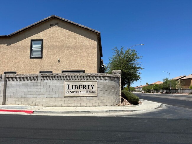 Building Photo - Silverado Ranch 3 bedroom