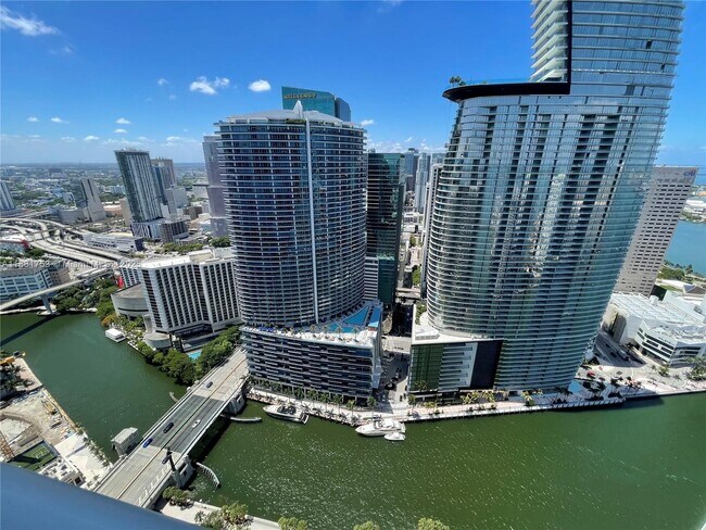 Building Photo - 475 Brickell Ave