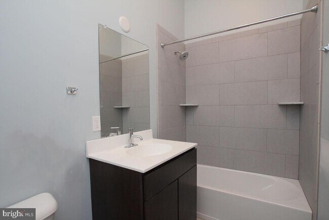 Building Photo - 2701 W Girard Ave