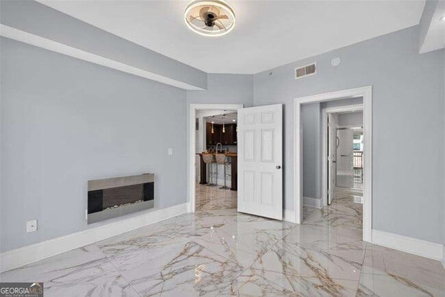 Building Photo - 1074 Peachtree Walk NE