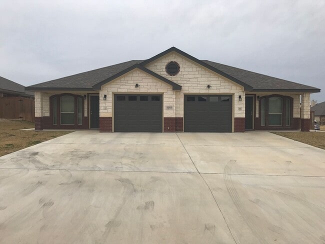 Primary Photo - Gorgeous 2 bed/2 bath near Bunny Trail in ...