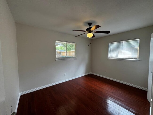 Building Photo - 5907 Garden Oaks Dr