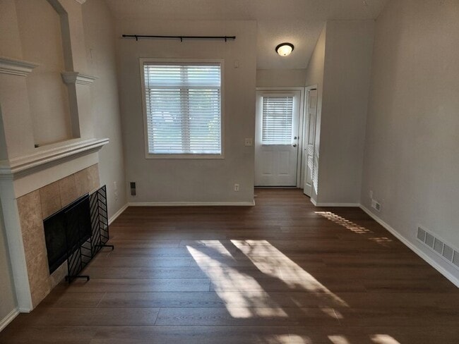 Building Photo - 811 Burr Oaks Dr