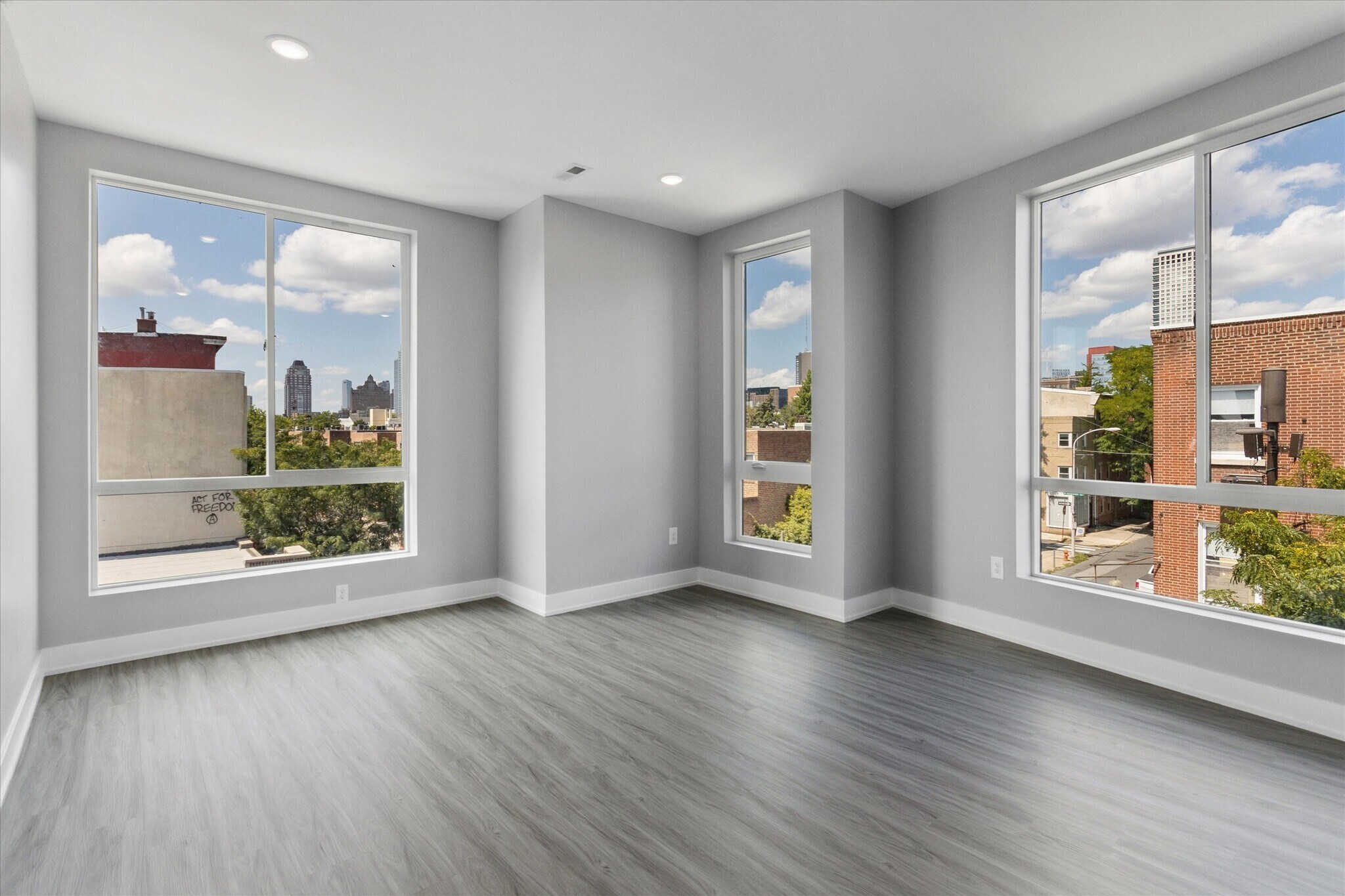 Building Photo - 650 South St