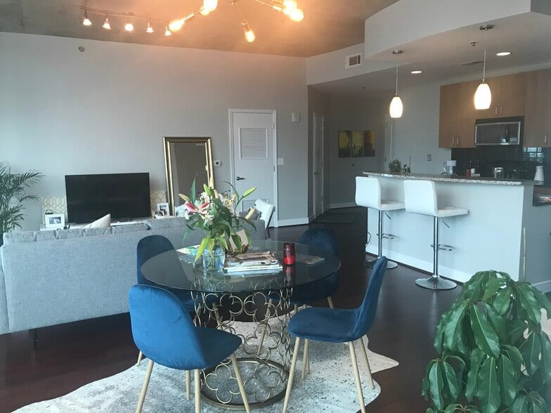 PREVIOUS SET UP - 950 W Peachtree St NW