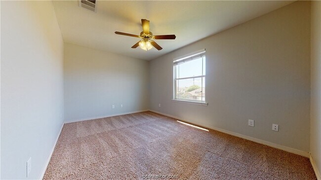 Building Photo - 2501 Horse Shoe Dr