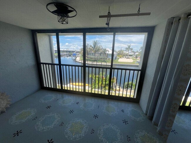 Building Photo - Waterfront Townhome in Punta Gorda