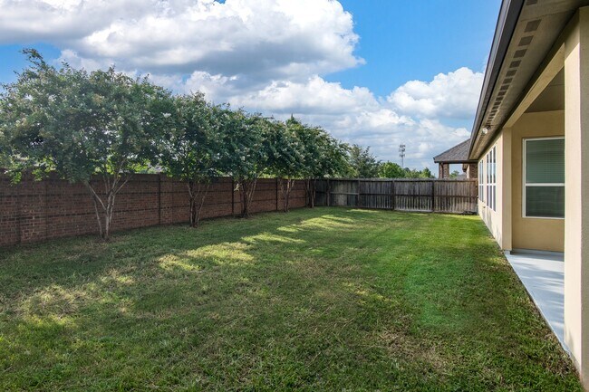 Building Photo - 21119 Bradford Grove Dr