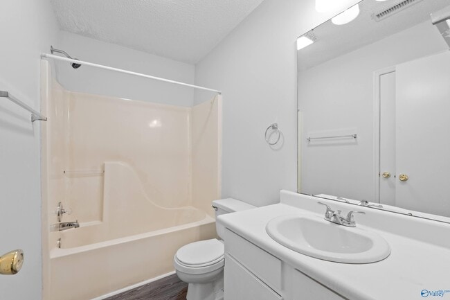 Building Photo - 113 Fernwood Cir