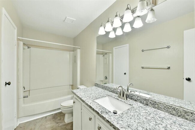 Building Photo - 329 Gleneagles Dr