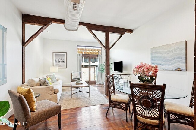 Building Photo - 301 S Toulme St