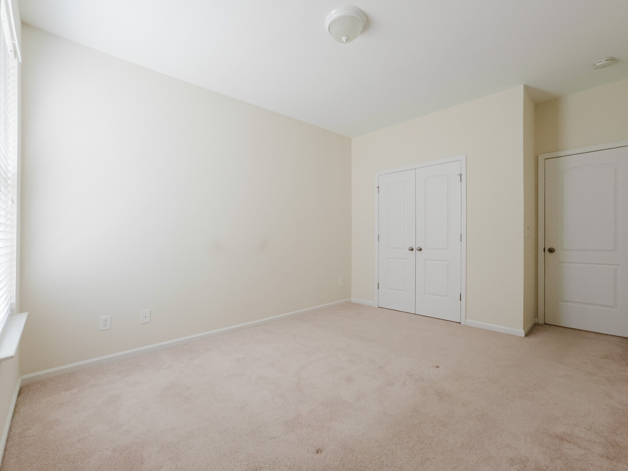 Building Photo - 3835 Raintree Dr
