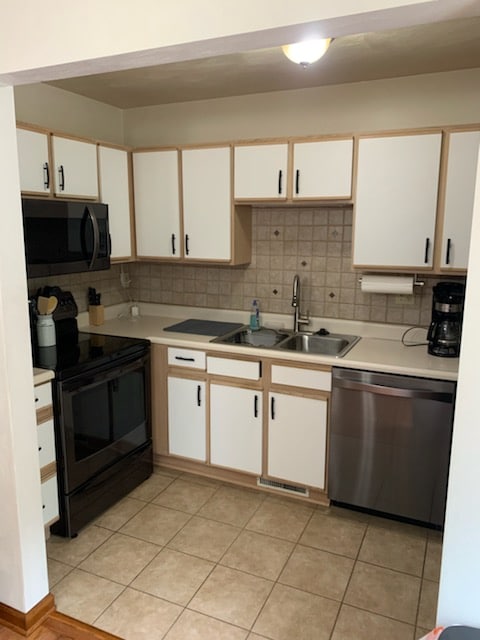 Building Photo - 420 Silvis Way