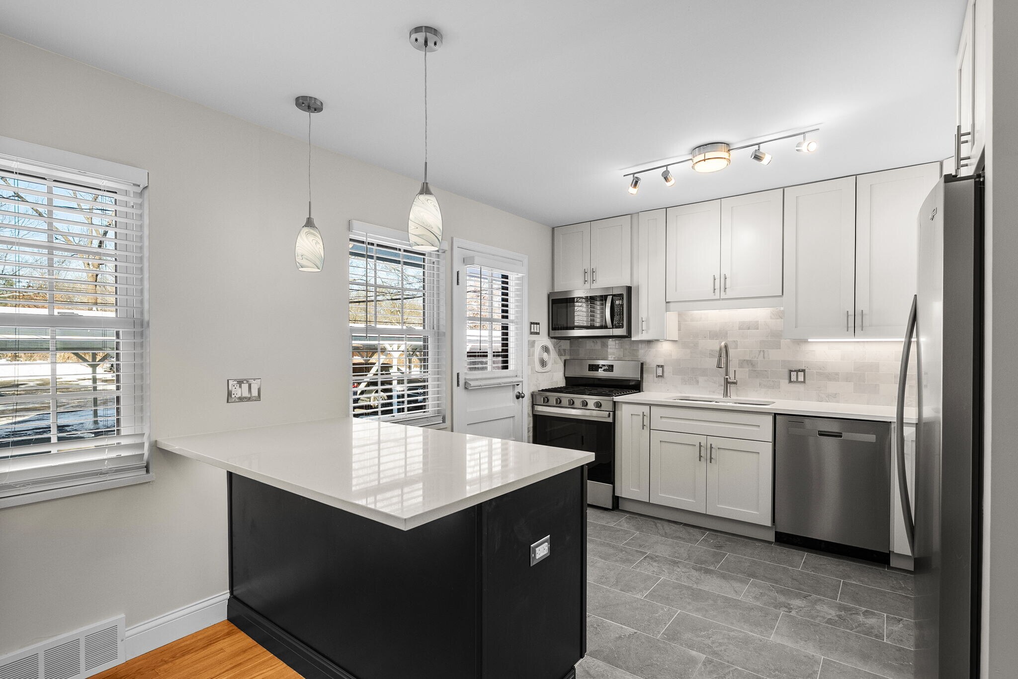 Building Photo - 235 W Washington Ave