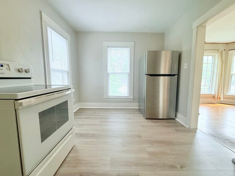 Kitchen - 900 W Parker St