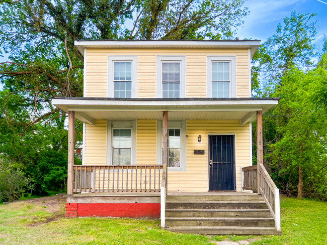 Primary Photo - 1318 W Washington St