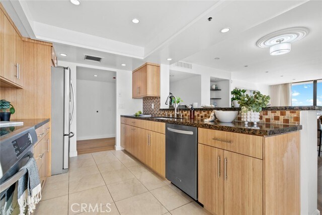 Building Photo - 343 Pioneer Dr