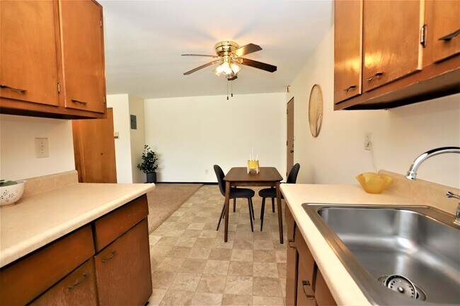 Kitchen - Chowen Plaza Apartments