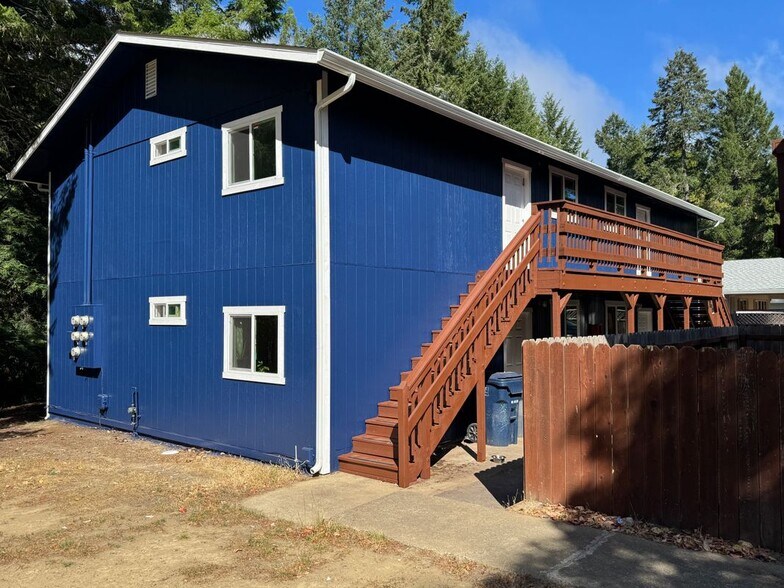 Building Photo - 2148 Primrose Dr
