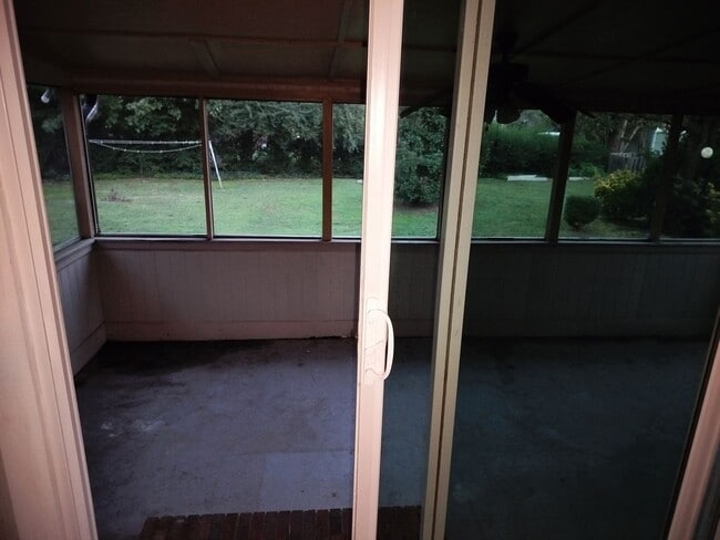 Building Photo - Modern Classic