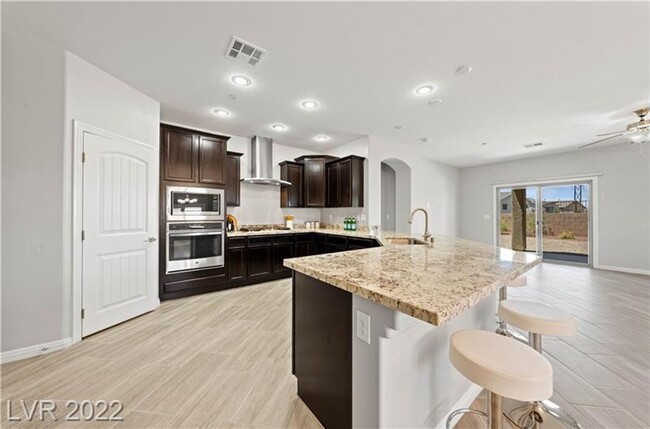 Building Photo - 4 bed+loft Green Valley Home w/City Views
